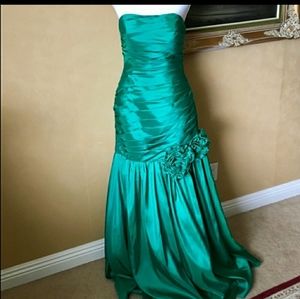 Green mermaid custom ruched gown fits 4/6/8